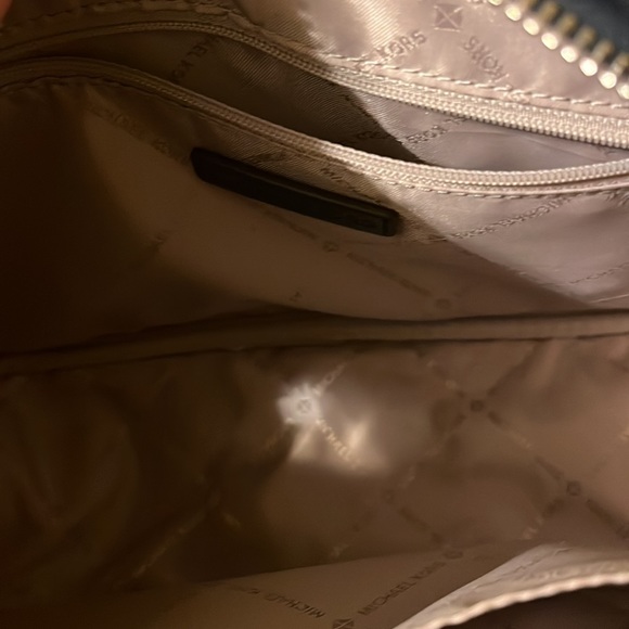 Michael Kors handbag ( authentic) - Picture 4 of 6